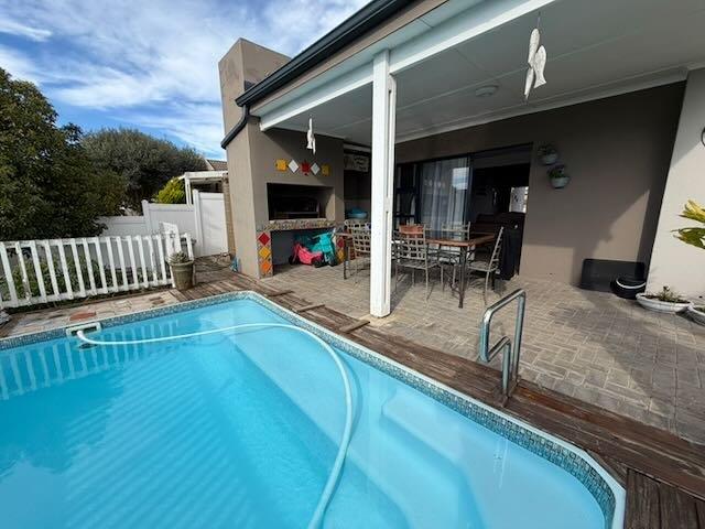 2 Bedroom Property for Sale in Reebok Western Cape